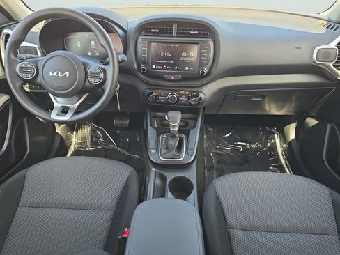 Used 2023 Kia Soul LX w/ LX Technology Package FWD image 8