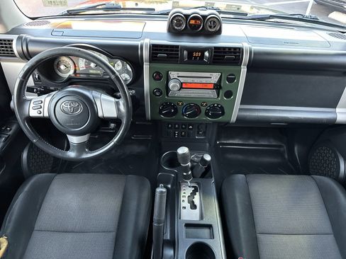 Used 2010 Toyota FJ Cruiser 4WD image 12