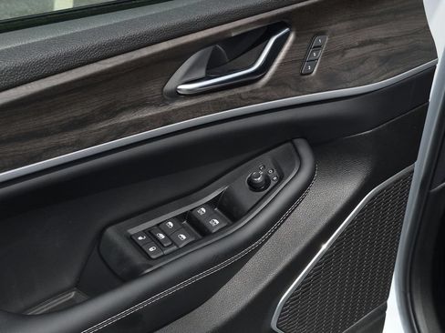 New 2026 Jeep Grand Cherokee L Limited RWD image 16
