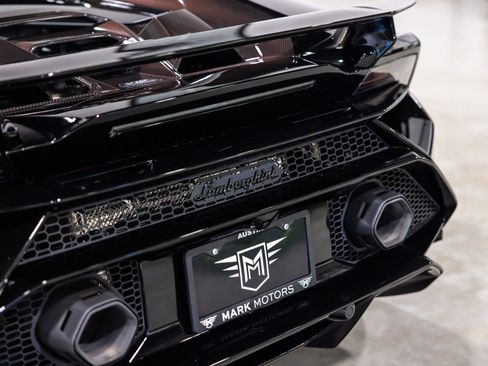 Used 2024 Lamborghini Huracan Tecnica RWD image 15