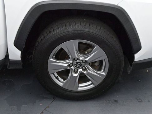 Used 2022 Toyota RAV4 XLE AWD/4WD image 33