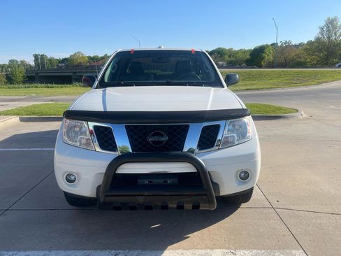 Used 2013 Nissan Frontier SV w/ SV Value Truck Pkg AWD/4WD image 3