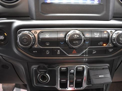 Used 2019 Jeep Wrangler Unlimited Sport S AWD/4WD image 20