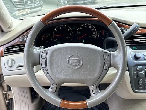 Used 2005 Cadillac De Ville DHS w/ Equipment Group FWD image 9