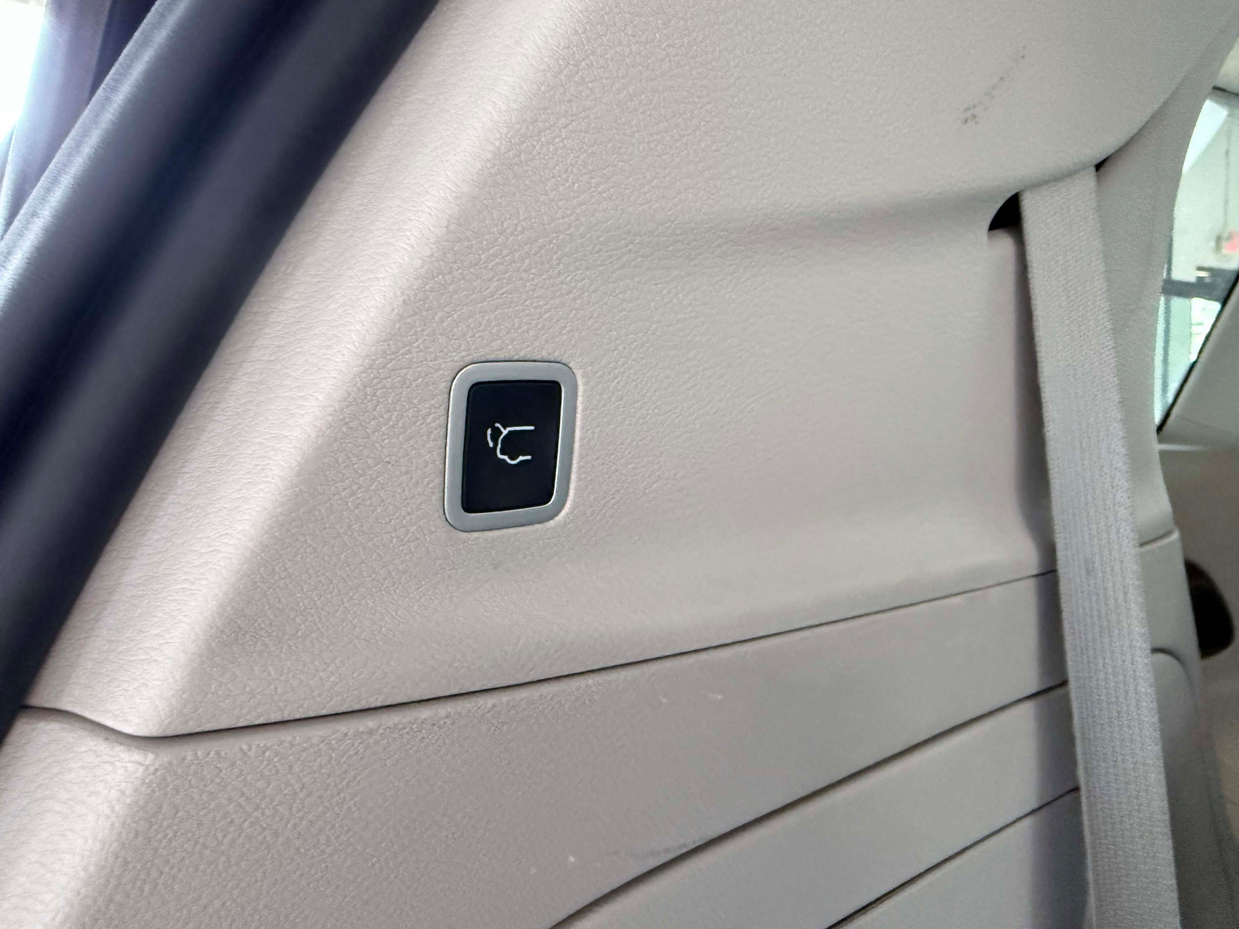 Used 2024 Chrysler Pacifica Limited FWD image 28