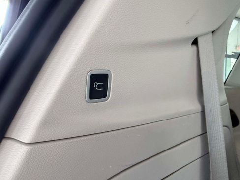 Used 2024 Chrysler Pacifica Limited FWD image 28