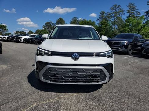 New 2026 Volkswagen Taos SE FWD image 2