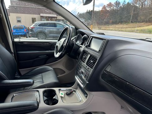 Used 2020 Dodge Grand Caravan Crew w/ Quick Order Package 29L image 9