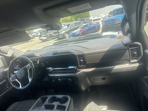 Used 2022 Chevrolet Silverado 1500 LT Trail Boss image 9