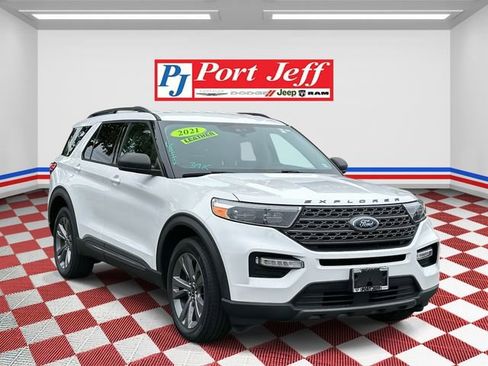 Used 2021 Ford Explorer XLT w/ Equipment Group 202A image 3