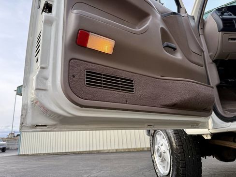 Used 1995 Ford F250 XLT image 94