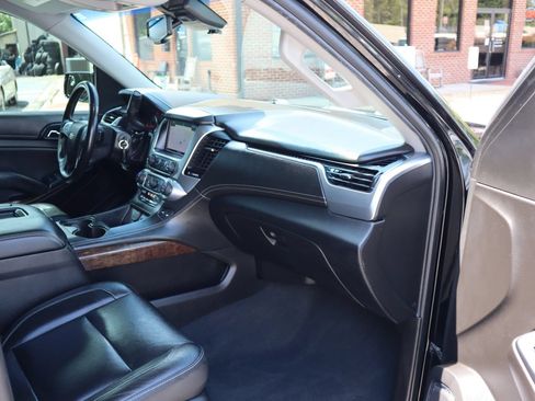 Used 2020 Chevrolet Suburban LT AWD/4WD image 18