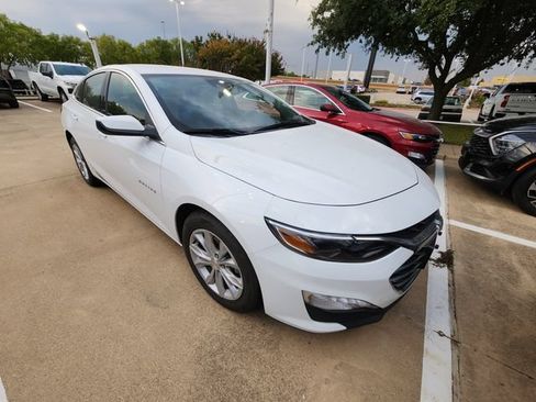 Used 2025 Chevrolet Malibu LT FWD image 2