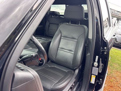 Used 2022 GMC Sierra 3500 Denali AWD/4WD image 19
