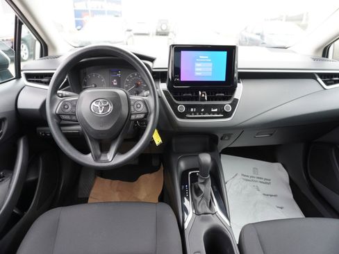 Used 2024 Toyota Corolla LE image 2