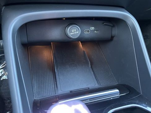 Certified 2025 Volvo XC40 B5 Plus image 30