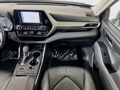 Used 2021 Toyota Highlander XLE image 24