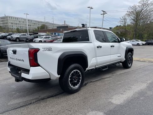 Certified 2025 Toyota Tacoma TRD Off-Road AWD/4WD image 8