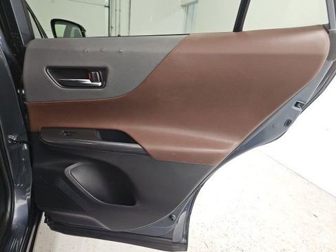 Used 2021 Toyota Venza Limited image 37