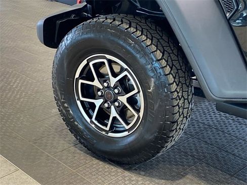Used 2024 Jeep Wrangler Unlimited Rubicon image 8