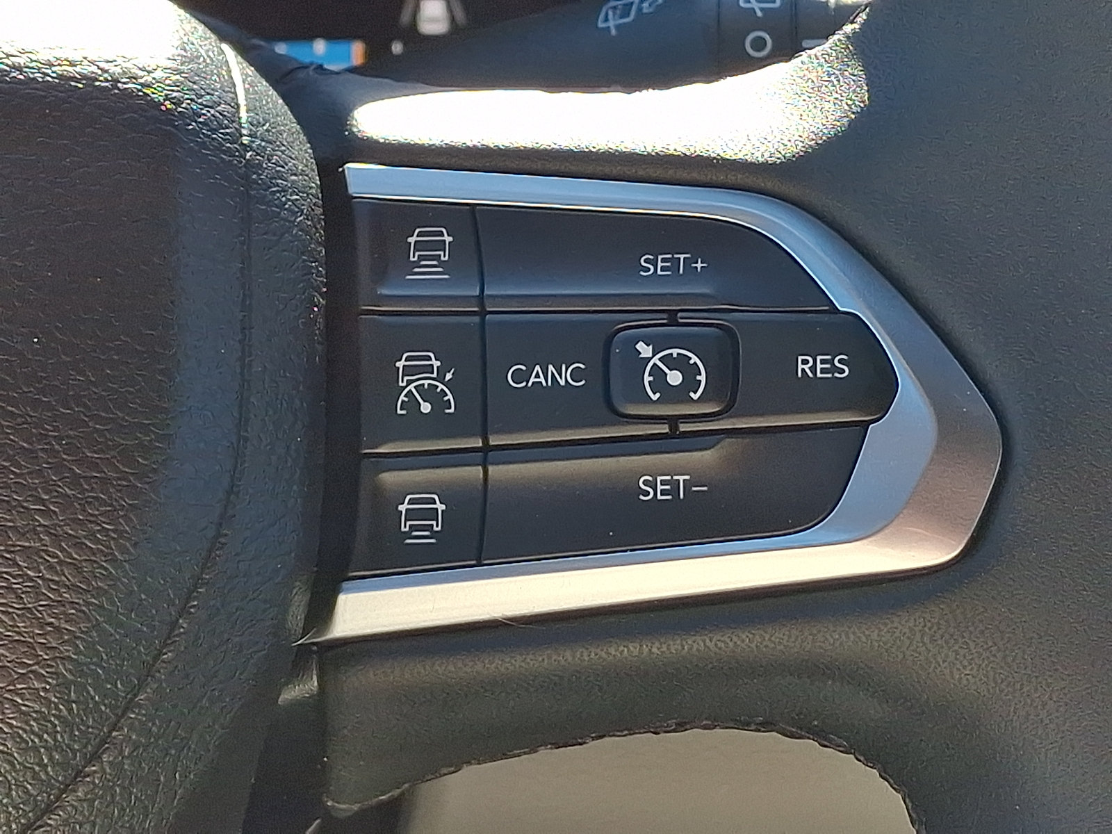 Used 2023 Jeep Compass Limited w/ Elite Group AWD/4WD image 23