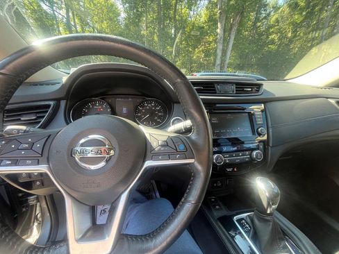 Used 2018 Nissan Rogue SL w/ Premium Package FWD image 19