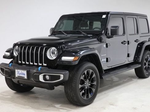Used 2023 Jeep Wrangler Unlimited Sahara w/ Cold Weather Group AWD/4WD image 3