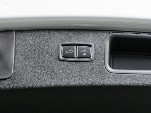 New 2026 Porsche Macan AWD/4WD image 33