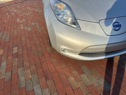 Used 2015 Nissan Leaf SL FWD image 19