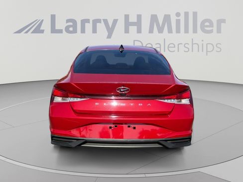 Used 2022 Hyundai Elantra SEL w/ Convenience Package FWD image 9