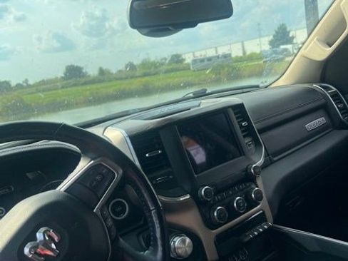 Used 2020 RAM 1500 Laramie AWD/4WD image 13