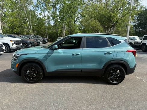 Used 2026 Kia Seltos EX FWD image 2