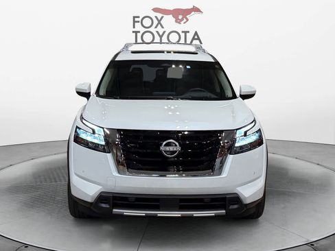 Used 2025 Nissan Pathfinder Platinum image 9
