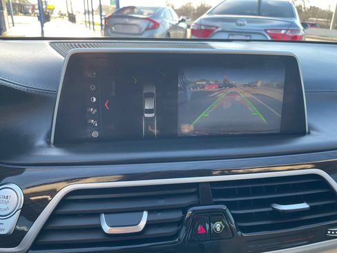 Used 2018 BMW 740i RWD image 31