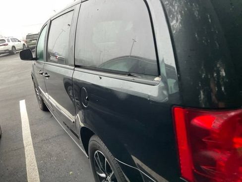 Used 2017 Dodge Grand Caravan GT FWD image 7