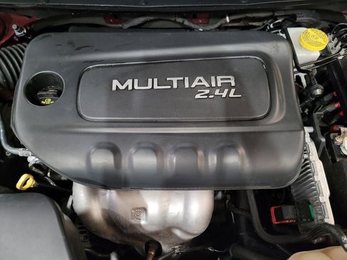 Used 2019 Jeep Cherokee Latitude Plus w/ Cold Weather Group FWD image 30