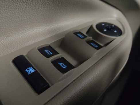 Used 2018 Ford Escape SE w/ SE Sync 3 Package FWD image 27