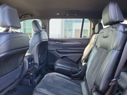 Used 2023 Jeep Grand Cherokee L Laredo image 11