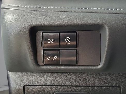 Used 2024 Toyota Highlander XLE FWD image 24