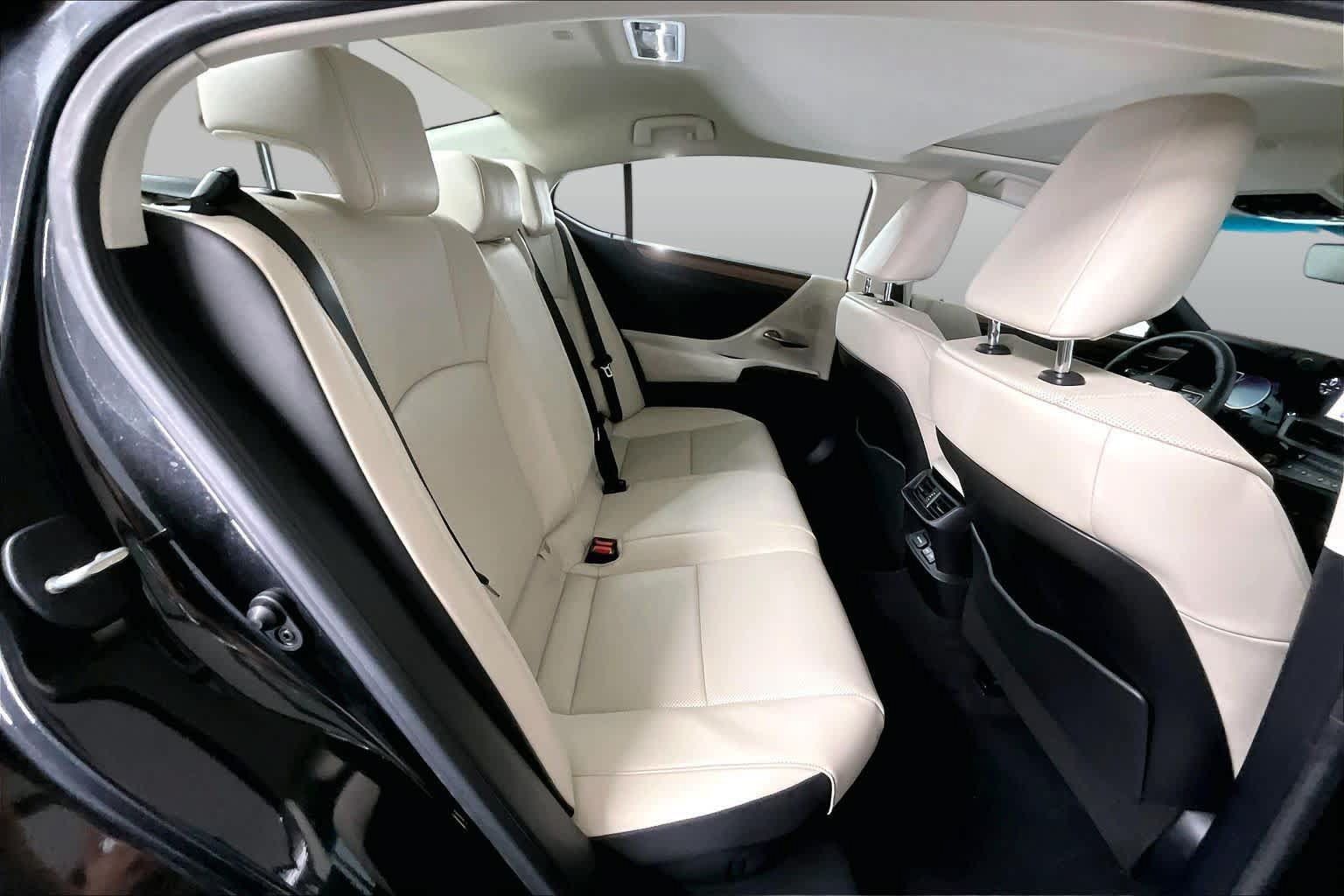 Used 2025 Lexus ES 300h w/ Premium Package FWD image 20