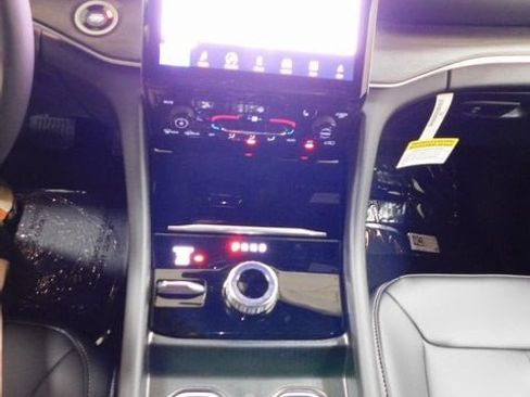 New 2025 Jeep Grand Cherokee Limited w/ Black Appearance Package image 33