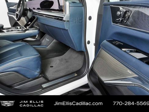 Certified 2025 Cadillac Escalade IQ Luxury 2 w/ LPO, Premium Carpet Package AWD/4WD image 25