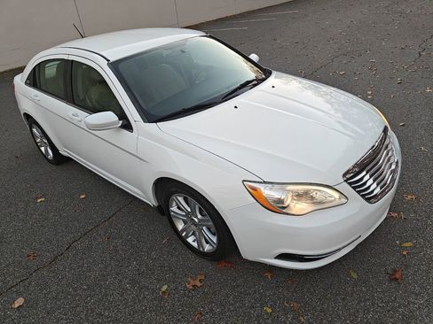 Used 2014 Chrysler 200 Touring image 21