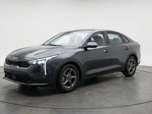 Used 2025 Kia K4 FWD image 3