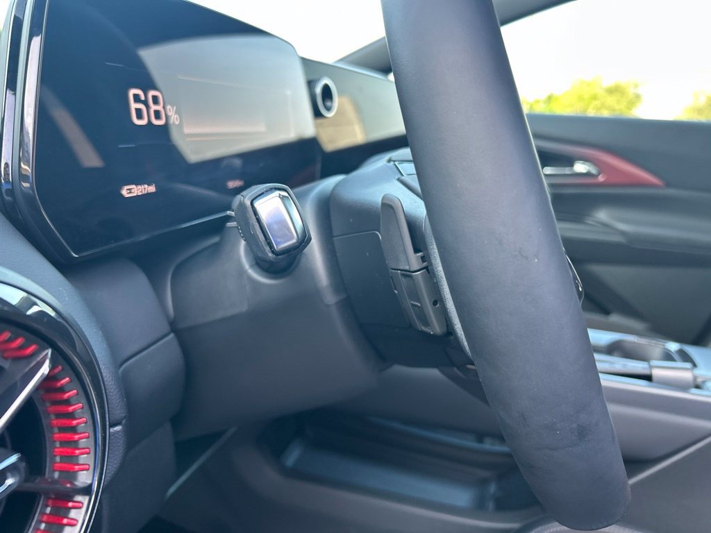 Used 2024 Chevrolet Equinox EV RS FWD image 39