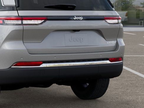 New 2025 Jeep Grand Cherokee Laredo X w/ Trailer Tow Package image 15