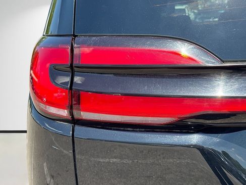 Used 2024 Chrysler Pacifica Touring-L FWD image 10