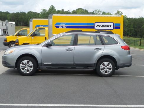 Used 2010 Subaru Outback 2.5i image 2