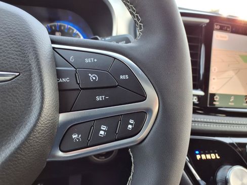 Used 2026 Chrysler Pacifica Limited FWD image 14