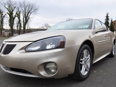 Used 2005 Pontiac Grand Prix GTP w/ Premium Audio Package image 2